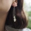 Boucles d'oreilles longues chaine réglable. Bijou fait main feuilles de chêne en argent recyclé